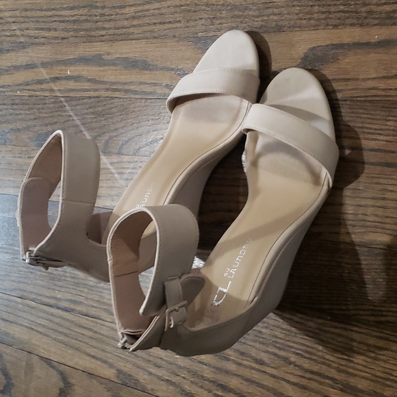 Open Toe Tan Wedges - Picture 9 of 10